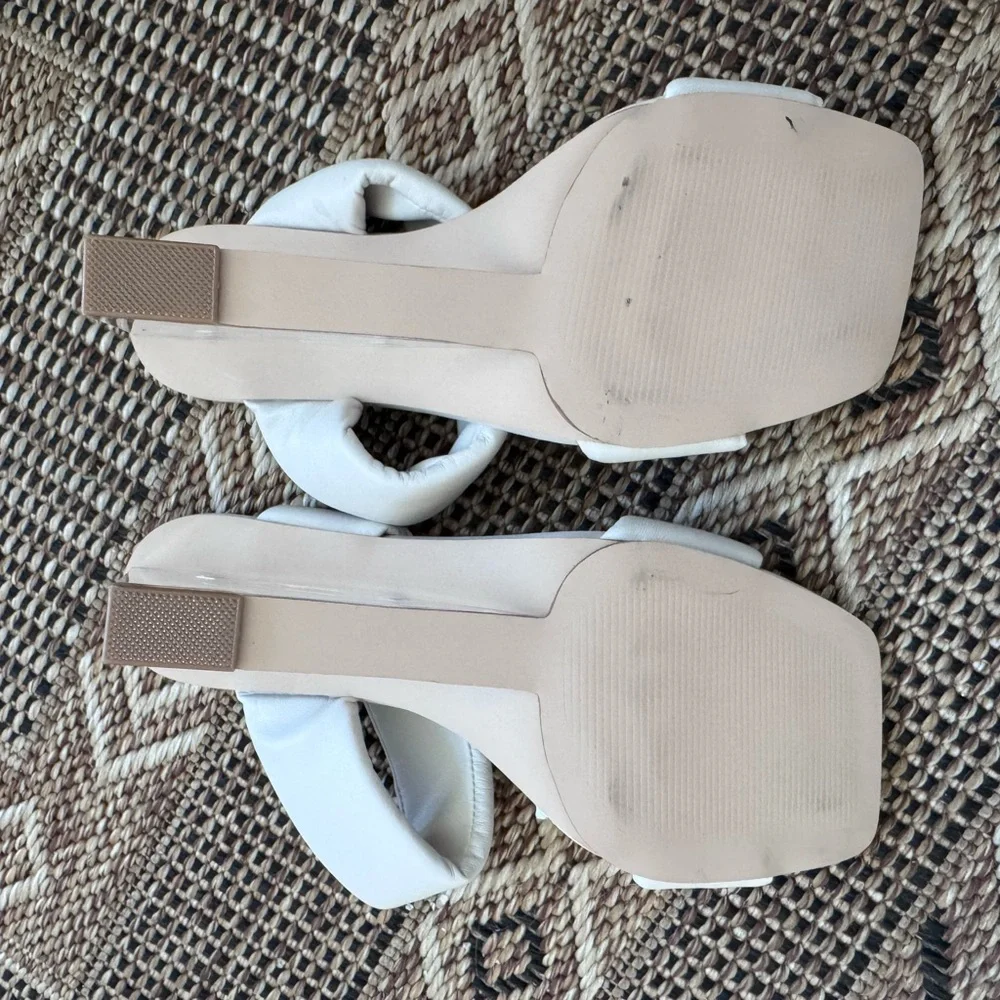 STEVE MADDEN Isa Wedge Sandal Clear Lucite Heel Cream Size 8.5 *LIKE NEW*